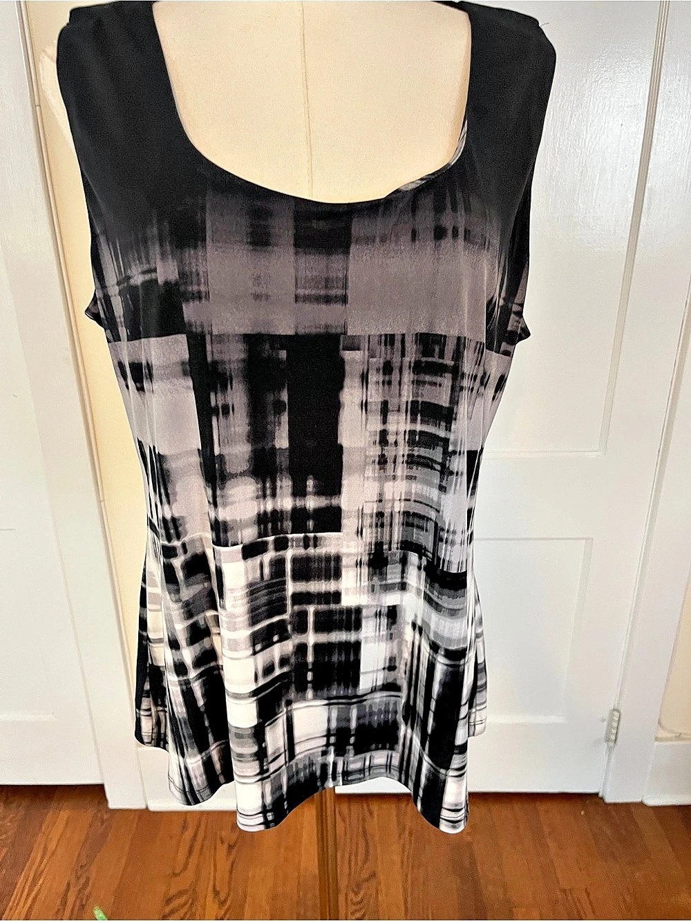 Calvin Klein Modern Art Black Gray Abstract Print Sleeveless TunicTop Never Worn